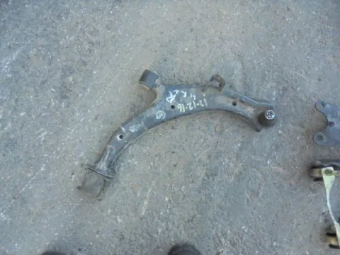 Ψαλίδι Εμπρός Δεξί για HONDA HRV (2001 - 2005) (GH) Ψαλίδι Εμπρός Δεξί για HONDA HRV (2001 - 2005) (GH)