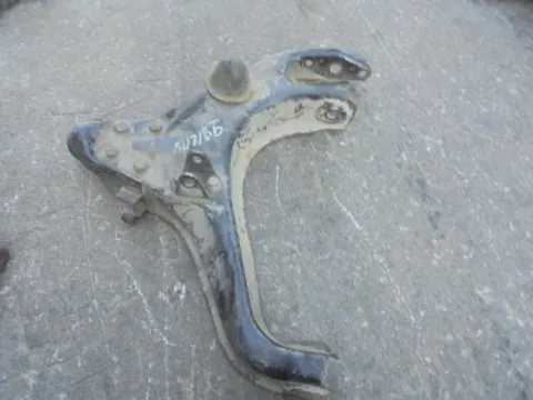 Ψαλίδι Εμπρός Δεξί Κάτω για MITSUBISHI L200 (1997 - 1999) (K60T) (K70T) 4*4 Ψαλίδι Εμπρός Δεξί Κάτω για MITSUBISHI L200 (1997 - 1999) (K60T) (K70T) 4*4