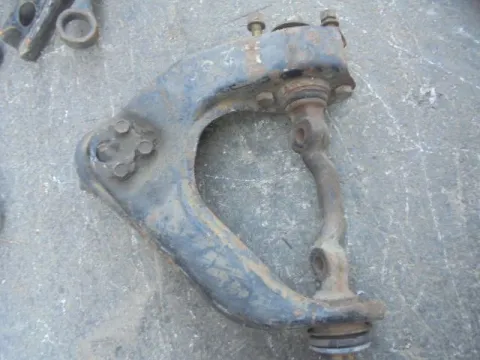 Ψαλίδι Εμπρός Δεξί Άνω για MITSUBISHI L200 (1997 - 1999) (K60T) (K70T) 4*4 Ψαλίδι Εμπρός Δεξί Άνω για MITSUBISHI L200 (1997 - 1999) (K60T) (K70T) 4*4