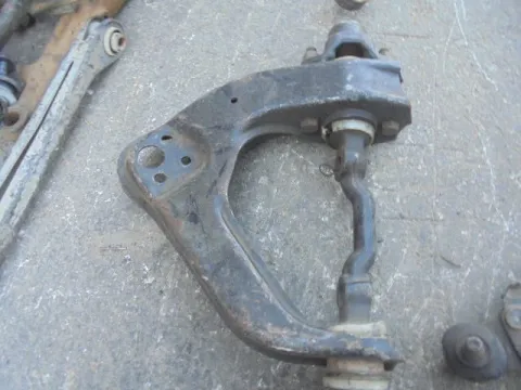 Ψαλίδι Εμπρός Δεξί Άνω για MITSUBISHI L200 (1997 - 1999) (K60T) (K70T) 4*4 Ψαλίδι Εμπρός Δεξί Άνω για MITSUBISHI L200 (1997 - 1999) (K60T) (K70T) 4*4
