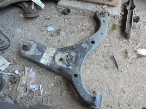 Ψαλίδι Εμπρός Αριστερό για KIA SORENTO (2002 - 2007) (JC) Ψαλίδι Εμπρός Αριστερό για KIA SORENTO (2002 - 2007) (JC)