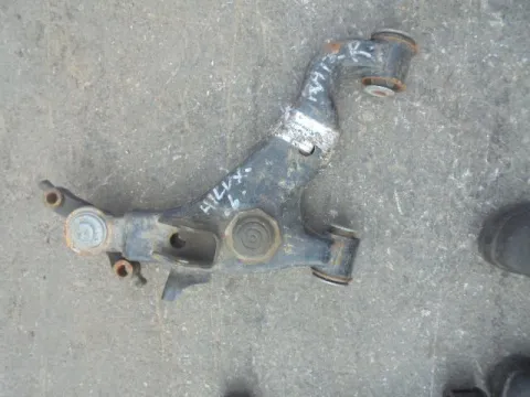Ψαλίδι Εμπρός Δεξί για TOYOTA HI-LUX (2005 - 2009) (KUN10-20) Ψαλίδι Εμπρός Δεξί για TOYOTA HI-LUX (2005 - 2009) (KUN10-20)