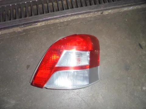Φανάρι Πίσω Δεξί (Ελαττωματικό) για TOYOTA YARIS (2009 - 2012) (XP90) Φανάρι Πίσω Δεξί (Ελαττωματικό) για TOYOTA YARIS (2009 - 2012) (XP90)
