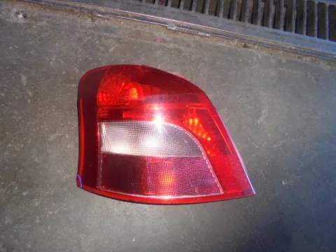 Φανάρι Πίσω Αριστερό (Ελαττωματικό) για TOYOTA YARIS (2006 - 2009) (KL9) Φανάρι Πίσω Αριστερό (Ελαττωματικό) για TOYOTA YARIS (2006 - 2009) (KL9)