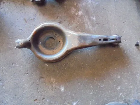 Ψαλίδι Πίσω Αριστερό για FORD FOCUS (2004 - 2008) Mk2a (DA3 - C307) Ψαλίδι Πίσω Αριστερό για FORD FOCUS (2004 - 2008) Mk2a (DA3 - C307)