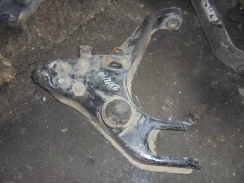 Ψαλίδι Εμπρός Αριστερό Κάτω για MITSUBISHI L200 (1999 - 2001) (K60T) (K70T) 4*4 Ψαλίδι Εμπρός Αριστερό Κάτω για MITSUBISHI L200 (1999 - 2001) (K60T) (K70T) 4*4