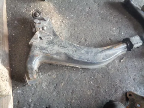 Ψαλίδι Εμπρός Αριστερό για NISSAN SERENA (1997 - 2001) (C23) Ψαλίδι Εμπρός Αριστερό για NISSAN SERENA (1997 - 2001) (C23)