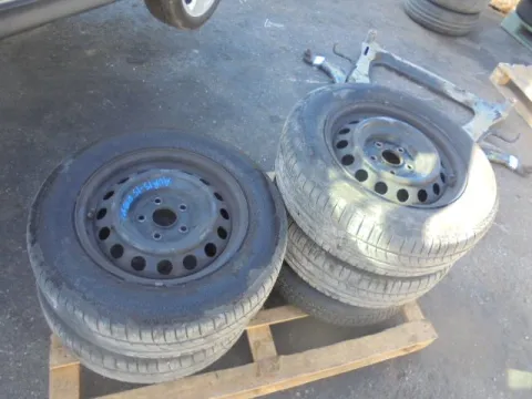 Ζαντολάστιχο 2ΑΔΑ PIRELLI 195/65/R15 για TOYOTA AURIS (2013 - 2015) *Δ*