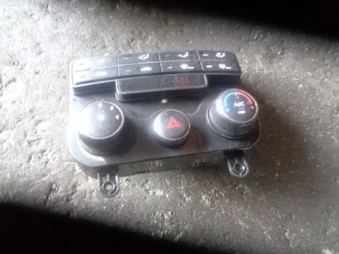 Χειριστήρια Καλοριφέρ 972502LXXX για HYUNDAI i30 (2007 - 2012) Χειριστήρια Καλοριφέρ 972502LXXX για HYUNDAI i30 (2007 - 2012)