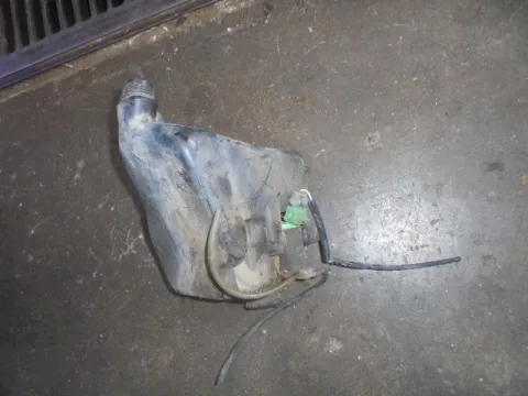 Δοχείο Υαλοκαθαριστήρων Με Μοτέρ για PEUGEOT 106 (1996 - 2003) Δοχείο Υαλοκαθαριστήρων Με Μοτέρ για PEUGEOT 106 (1996 - 2003)