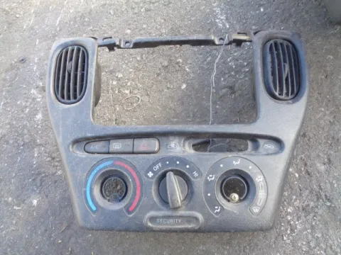 Κονσόλα Με Χειριστήρια Καλοριφέρ για TOYOTA YARIS (2003 - 2005) (XP10) ΠΑΛΕΤΑ 1 *242441* Κονσόλα Με Χειριστήρια Καλοριφέρ για TOYOTA YARIS (2003 - 2005) (XP10) ΠΑΛΕΤΑ 1 *242441*