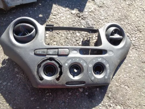 Κονσόλα Με Χειριστήρια Καλοριφέρ για TOYOTA YARIS (1999 - 2002) (XP10) ΠΑΛΕΤΑ 1 *242441* Κονσόλα Με Χειριστήρια Καλοριφέρ για TOYOTA YARIS (1999 - 2002) (XP10) ΠΑΛΕΤΑ 1 *242441*