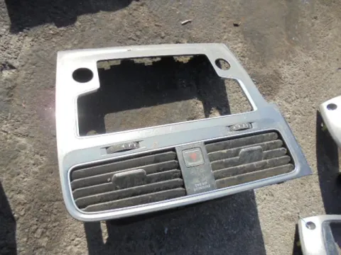 Κονσόλα Με Διακόπτη Alarm για VW GOLF (2013 - ) Mk7 (5G) Κονσόλα Με Διακόπτη Alarm για VW GOLF (2013 - ) Mk7 (5G)