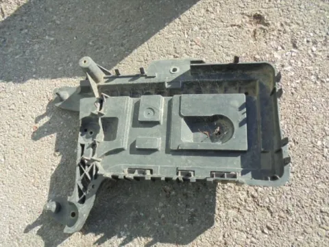 Βάση Μπαταρίας για VW GOLF (2009 - 2013) Mk6 (5K1) *ΔΒ* Βάση Μπαταρίας για VW GOLF (2009 - 2013) Mk6 (5K1) *ΔΒ*