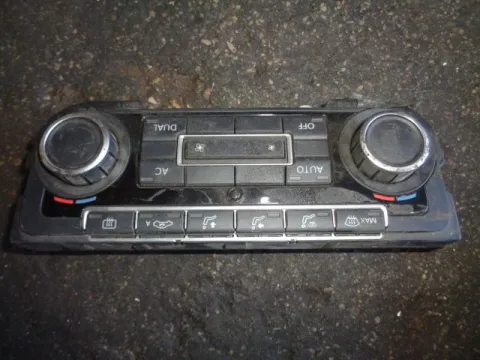 Χειριστήρια Καλοριφέρ για VW GOLF (2009 - 2013) Mk6 (5K1) Χειριστήρια Καλοριφέρ για VW GOLF (2009 - 2013) Mk6 (5K1)