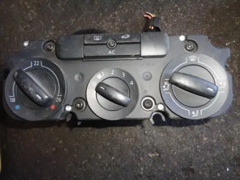 Χειριστήρια Καλοριφέρ για VW GOLF (2004 - 2008) Mk5 (1K1) Χειριστήρια Καλοριφέρ για VW GOLF (2004 - 2008) Mk5 (1K1)