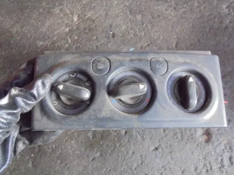 Χειριστήρια Καλοριφέρ για RENAULT LAGUNA (1998 - 2001) (B56) Χειριστήρια Καλοριφέρ για RENAULT LAGUNA (1998 - 2001) (B56)