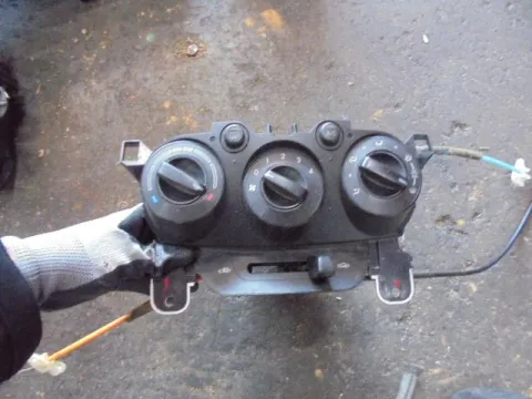 Χειριστήρια Καλοριφέρ UDF71 για MAZDA 2 (2008 - 2011) (DE) Χειριστήρια Καλοριφέρ UDF71 για MAZDA 2 (2008 - 2011) (DE)