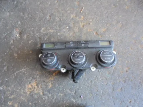 Χειριστήρια Καλοριφέρ για VW GOLF (2004 - 2008) Mk5 (1K1) Χειριστήρια Καλοριφέρ για VW GOLF (2004 - 2008) Mk5 (1K1)