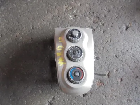 Χειριστήρια Καλοριφέρ για TOYOTA YARIS (2009 - 2012) (XP90) Χειριστήρια Καλοριφέρ για TOYOTA YARIS (2009 - 2012) (XP90)