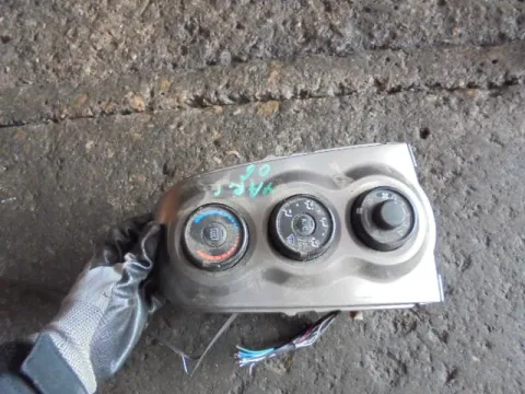 Χειριστήρια Καλοριφέρ για TOYOTA YARIS (2006 - 2009) (KL9) Χειριστήρια Καλοριφέρ για TOYOTA YARIS (2006 - 2009) (KL9)