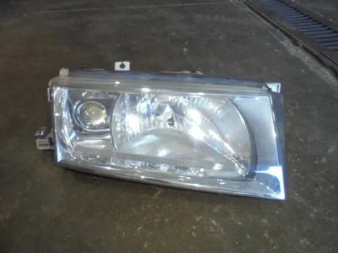 Φανάρι Εμπρός Δεξί (Ελαττωματική Βάση) για SKODA OCTAVIA (1997 - 2000) 4 (1U2-5) Φανάρι Εμπρός Δεξί (Ελαττωματική Βάση) για SKODA OCTAVIA (1997 - 2000) 4 (1U2-5)