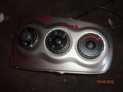 Χειριστήρια Καλοριφέρ για TOYOTA YARIS (2006 - 2009) (KL9) Χειριστήρια Καλοριφέρ για TOYOTA YARIS (2006 - 2009) (KL9)