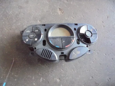 Χειριστήρια Καλοριφέρ 2M5H18C612BC για FORD FOCUS (1998 - 2001) Mk1a Χειριστήρια Καλοριφέρ 2M5H18C612BC για FORD FOCUS (1998 - 2001) Mk1a