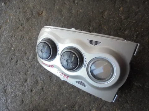 Χειριστήρια Καλοριφέρ για TOYOTA YARIS (2006 - 2009) (KL9) Χειριστήρια Καλοριφέρ για TOYOTA YARIS (2006 - 2009) (KL9)