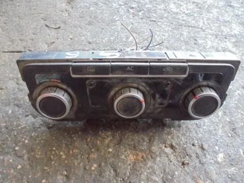 Χειριστήρια Καλοριφέρ για VW GOLF (2009 - 2013) Mk6 (5K1) Χειριστήρια Καλοριφέρ για VW GOLF (2009 - 2013) Mk6 (5K1)