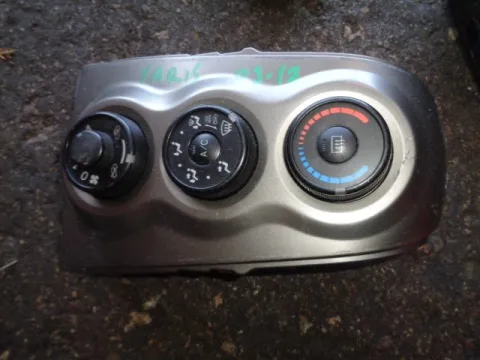 Χειριστήρια Καλοριφέρ για TOYOTA YARIS (2006 - 2009) (KL9) Χειριστήρια Καλοριφέρ για TOYOTA YARIS (2006 - 2009) (KL9)
