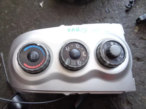 Χειριστήρια Καλοριφέρ για TOYOTA YARIS (2006 - 2009) (KL9) Χειριστήρια Καλοριφέρ για TOYOTA YARIS (2006 - 2009) (KL9)