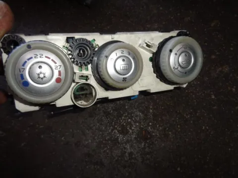 Χειριστήρια Καλοριφέρ για MITSUBISHI COLT (2008 - ) (JZ3) Χειριστήρια Καλοριφέρ για MITSUBISHI COLT (2008 - ) (JZ3)