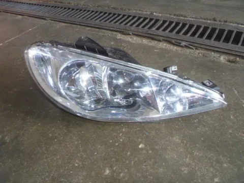 Φανάρι Εμπρός Δεξί (Ελαττωματική Βάση) για PEUGEOT 206 (2002 - 2009) ΙΜΙΤΑΣΙΟΝ Φανάρι Εμπρός Δεξί (Ελαττωματική Βάση) για PEUGEOT 206 (2002 - 2009) ΙΜΙΤΑΣΙΟΝ