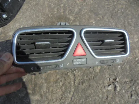 Αεραγωγός Ταμπλό Με Διακόπτη Alarm 1Q0819735C για VW SCIROCCO (2008 - 2014) (137) *Ε* Αεραγωγός Ταμπλό Με Διακόπτη Alarm 1Q0819735C για VW SCIROCCO (2008 - 2014) (137) *Ε*
