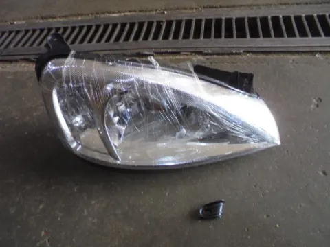 Φανάρι Εμπρός Δεξί (Σπασμένη Βάση) για OPEL CORSA (2004 - 2006) C ΙΜΙΤΑΣΙΟΝ Φανάρι Εμπρός Δεξί (Σπασμένη Βάση) για OPEL CORSA (2004 - 2006) C ΙΜΙΤΑΣΙΟΝ