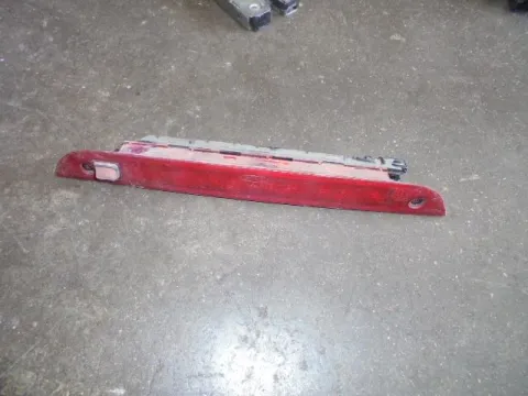 Φανάρι Πίσω Μεσαίο Στοπ για FORD FOCUS (1998 - 2001) Mk1a , (2002 - 2004) Mk1b Φανάρι Πίσω Μεσαίο Στοπ για FORD FOCUS (1998 - 2001) Mk1a , (2002 - 2004) Mk1b