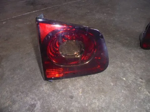 Φανάρι Πίσω Αριστερό Καπού (Φιμέ) για VW TIGUAN (2008 - 2012) (5N) Φανάρι Πίσω Αριστερό Καπού (Φιμέ) για VW TIGUAN (2008 - 2012) (5N)
