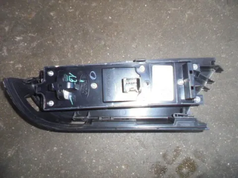 Διακόπτης Παραθύρων Κεντρικός Αριστερής 4πλος 3pin για FORD B-MAX (2013- ) -  Διακόπτης Παραθύρων Κεντρικός Αριστερής 4πλος 3pin για FORD B-MAX (2013- ) -