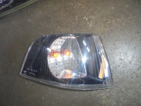 Φλας Εμπρός Δεξιό (Μαύρο Φοντό) για VOLVO S40 (2000 - 2003) (VS) Φλας Εμπρός Δεξιό (Μαύρο Φοντό) για VOLVO S40 (2000 - 2003) (VS)