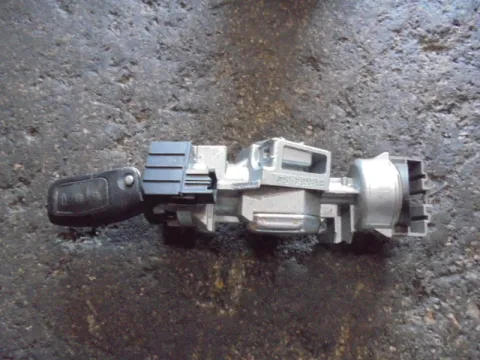 Διακόπτης Μίζας 3M51-3F880-AC για FORD FOCUS (2004 - 2008) Mk2a (DA3 - C307) Διακόπτης Μίζας 3M51-3F880-AC για FORD FOCUS (2004 - 2008) Mk2a (DA3 - C307)