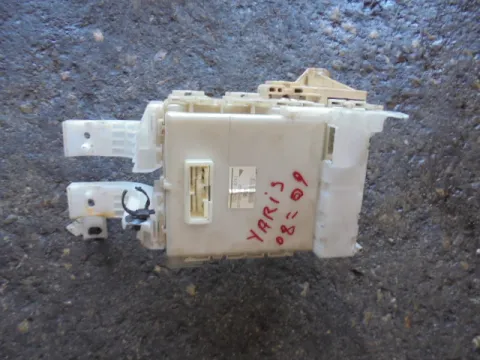 Ασφαλειοθήκη Μηχανής 82730-52700 για TOYOTA YARIS (2006 - 2009) (KL9) Ασφαλειοθήκη Μηχανής 82730-52700 για TOYOTA YARIS (2006 - 2009) (KL9)