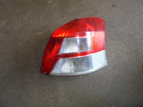 Φανάρι Πίσω Δεξί (Ελαττωματικό) για TOYOTA YARIS (2009 - 2012) (XP90) Φανάρι Πίσω Δεξί (Ελαττωματικό) για TOYOTA YARIS (2009 - 2012) (XP90)