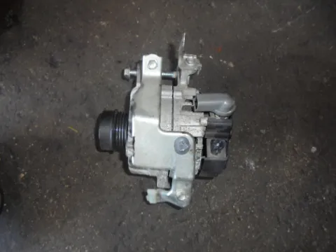 Δυναμό - Εναλλάκτης 27060-OY120 για TOYOTA YARIS (2009 - 2012) (XP90) Δυναμό - Εναλλάκτης 27060-OY120 για TOYOTA YARIS (2009 - 2012) (XP90)