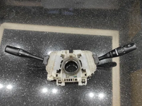 Διακόπτης Φώτων-Φλάς για MITSUBISHI OUTLANDER (2003 - 2006) (CU) Διακόπτης Φώτων-Φλάς για MITSUBISHI OUTLANDER (2003 - 2006) (CU)