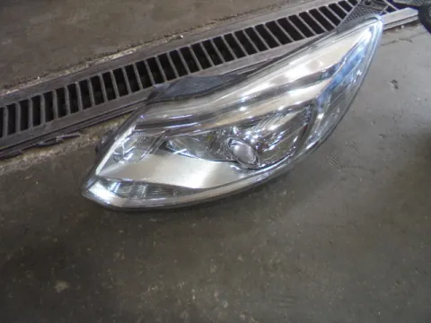 Φανάρι Εμπρός Αριστερό XENON για FORD FOCUS (2011 - 2014) () Φανάρι Εμπρός Αριστερό XENON για FORD FOCUS (2011 - 2014) ()