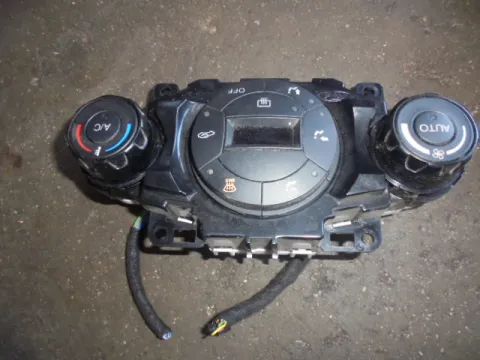 Χειριστήρια Καλοριφέρ 8A6T18C612 για FORD FIESTA (2008 - 2012) Mk6 (JA8) Χειριστήρια Καλοριφέρ 8A6T18C612 για FORD FIESTA (2008 - 2012) Mk6 (JA8)