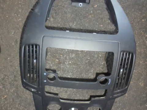 Κονσόλα 974102L000 για HYUNDAI i30 (2007 - 2012) Κονσόλα 974102L000 για HYUNDAI i30 (2007 - 2012)