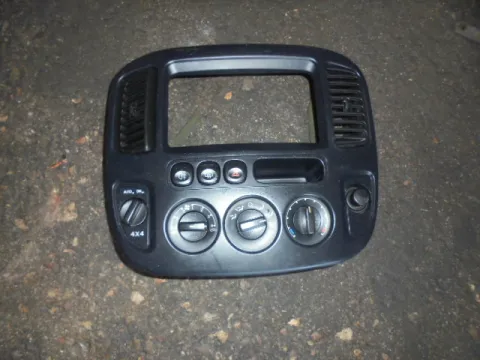 Κονσόλα με Χειριστήρια Καλοριφέρ για FORD MAVERICK (2001 - 2005) Κονσόλα με Χειριστήρια Καλοριφέρ για FORD MAVERICK (2001 - 2005)