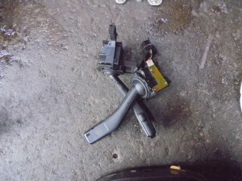 Διακόπτης Φώτων-Φλάς για SKODA OCTAVIA (2004 - 2008) 5 (1Z3-5)"ΤΕΛΑΡΟ 6" (κατω σκαλα) Διακόπτης Φώτων-Φλάς για SKODA OCTAVIA (2004 - 2008) 5 (1Z3-5)"ΤΕΛΑΡΟ 6" (κατω σκαλα)